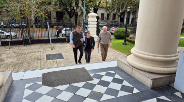 Intendentes bonaerenses piden auxilio por la crisis, pero la Provincia les aprieta el control