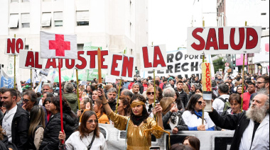 Salud en pie de guerra: gremios, estudiantes y trabajadores marcharon contra el ajuste de Milei
