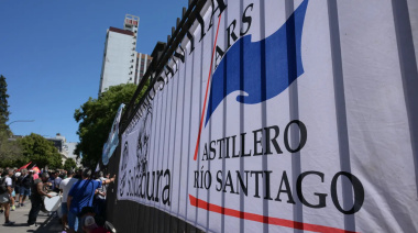 Trabajadoras del Astillero Río Santiago marchan al Ministerio de Mujeres por despidos