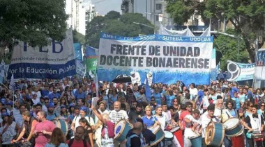 Los docentes, la cabeza de un reclamo que preocupa a Kicillof