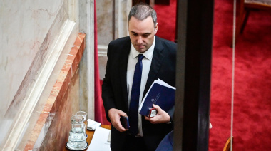 Manuel Adorni renunció al directorio de YPF y completó su salida