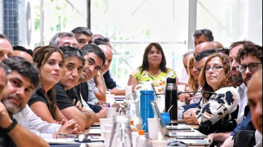 Kicillof reabre la paritaria y busca frenar la escalada de conflictividad estatal