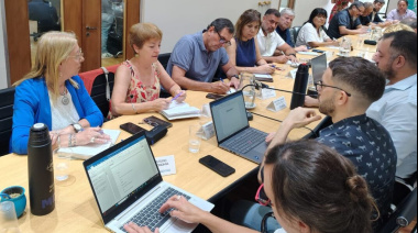 Kicillof mejoró la oferta salarial y destrabó la paritaria con los docentes