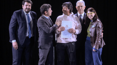 Kicillof y Alak entregaron 400 escrituras con dardos al discurso libertario