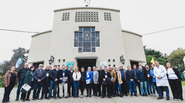 La Iglesia reunió a Kicillof, intendentes, la UCR y la Justicia en Almirante Brown