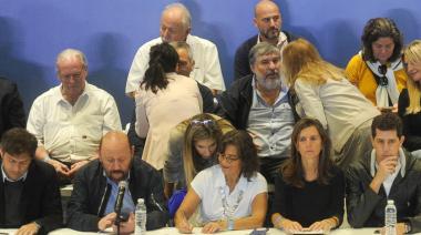 El peronismo pone la mira en los gobernadores dialoguistas para frenar la reforma electoral de Milei