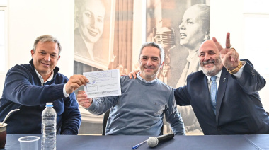 “Juntos pero no revueltos”: Cúneo pegó la vuelta al PJ bonaerense y picanteó la interna