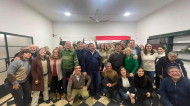 “Nuestro adversario está afuera”: Balbín aceleró la gira bonaerense y pidió salir del internismo