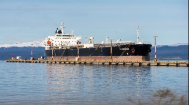 Repudio de dirigentes bonaerenses por la llegada de un petrolero británico al puerto de Ushuaia