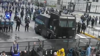¿Cuánto gastó Javier Milei en la represión a la marcha de la ley de extranjerización?