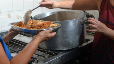Más de la mitad de las familias de barrios populares recurre al endeudamiento para comer