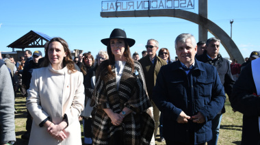 Britos recibió a Villarruel y dejó una foto que alimenta lecturas