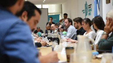 Paritarias a contrarreloj: Kicillof citó a estatales y docentes mientras crecen los reclamos en la Provincia