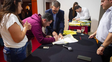 Recoulat le pone firma a un derecho esperado por 74 familias: de qué se trata