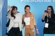 Una intendenta se tatuó una tobillera con la palabra “dignidad” en apoyo a Cristina