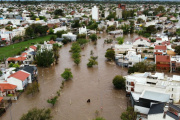 Kicillof prorrogó la emergencia en Bahía Blanca tras el veto nacional de Milei