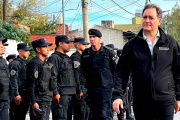 Kicillof echó a 24 policías por “conspirar” para un candidato libertario