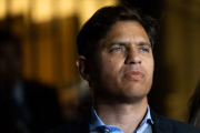 “Hay que despertarlo”: Kicillof fulminó a Milei tras su show en plena crisis