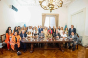 Legisladores de UxP rechazaron el “condicionamiento y entrega de soberanía” de Milei