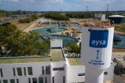 Avanza la privatización de AySA: Milei autoriza la suspensión del agua por falta de pago