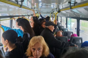 Crece la bronca por la baja frecuencia de micros: esperas eternas y colectivos repletos