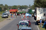 Se agudiza el conflicto por el transporte de granos en plena cosecha gruesa
