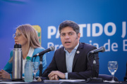 Kicillof le declara la guerra a Milei: “está atacando el bolsillo de los argentinos con la nafta”