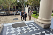 Intendentes bonaerenses piden auxilio por la crisis, pero la Provincia les aprieta el control