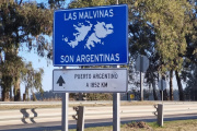 Los edificios públicos bonaerenses deberán colocar carteles que indiquen la distancia con Malvinas