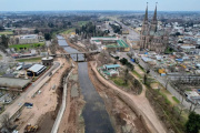 Kicillof lanza un plan contra inundaciones y acusa a Milei de bloquear créditos clave