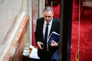 Manuel Adorni renunció al directorio de YPF y completó su salida