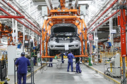La industria automotriz cerró el primer semestre en caída