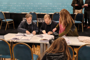 Kicillof juntó a intendentes de distintos signos políticos para entregar recursos