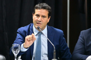 Abad cambió su voto y ayudó al Gobierno para avanzar en la Ley de extranjerización