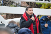 Poncho en mano, Ishii lanzó una dura advertencia a la cúpula del PJ