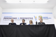 Kicillof encabezó una cumbre del PJ junto a Alak y pidió “recordar la mirada innovadora de Perón”