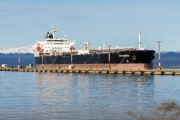 Repudio de dirigentes bonaerenses por la llegada de un petrolero británico al puerto de Ushuaia
