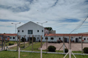 Ordenan 15 detenciones por torturas y abusos en la Unidad N°51 de Magdalena