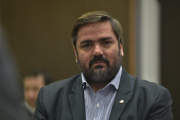 Emiliano Balbín le exigió a Kicillof cancelar las deudas con los municipios: “Primero ordene su casa”
