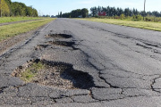 “Venga en auto y compruebe los cráteres”: De Leo desafió a Milei ante su llegada a Bahía Blanca