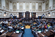 Diputados lleva al recinto proyectos para cuidar las familias endeudadas