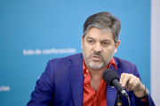 Carlos Bianco acusó a Milei de sufrir un “problema emocional”