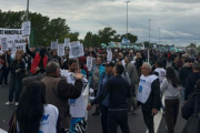 Los municipales llevaron su reclamo a la autopista y tensionan con Kicillof