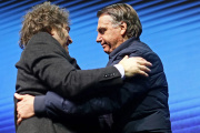Migraciones confirmó que Flávio Bolsonaro se fugó vía Argentina tras perder el balotaje en Brasil