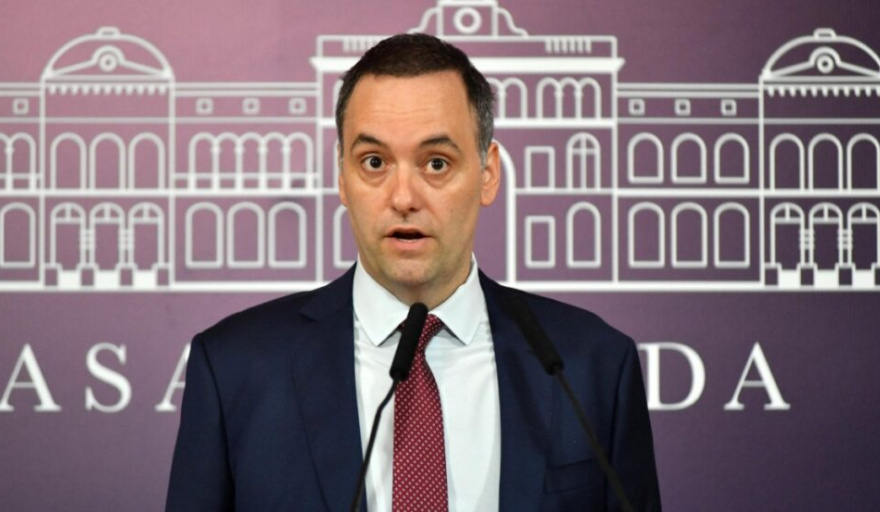 La Justicia acelera contra Adorni por las propiedades no declaradas