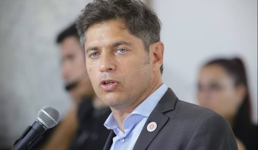 Kicillof avaló que los intendentes sigan en carrera y denunció el abandono de Milei
