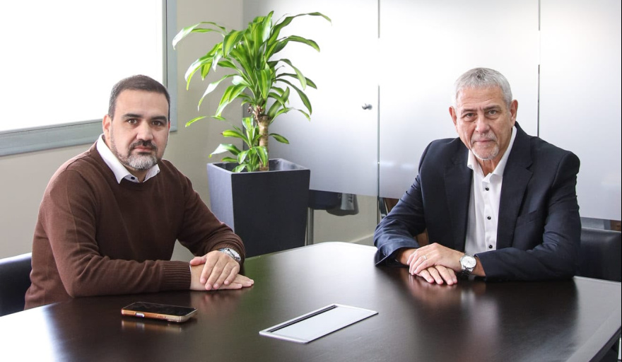 En carrera por la Gobernación, Ferraresi busca ampliar su base de apoyo