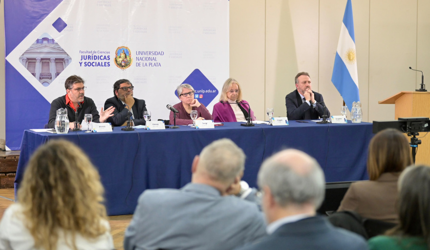 Bianco insiste con la reelección de los intendentes y mete un guiño por las concurrentes